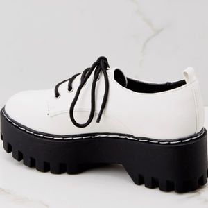 Luge Sole platform Oxford Shoe with laces Size 10